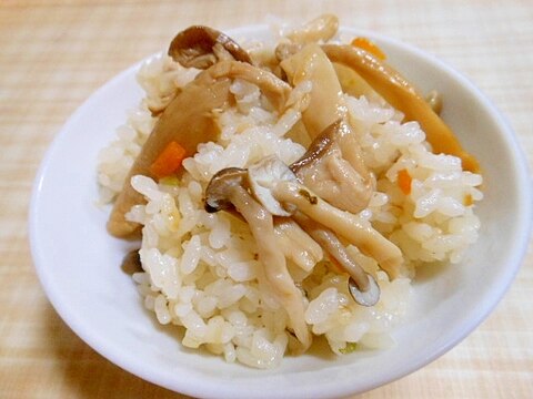 松茸の味お吸い物で～きのこの炊き込みご飯